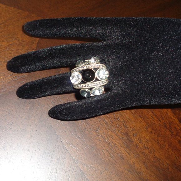 Big ring with faux crystals- costume jewelry - Picture 12 of 12